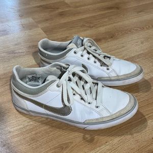 Women’s White/Silver  Nike Blazer Low Top Sneakers Sz 9